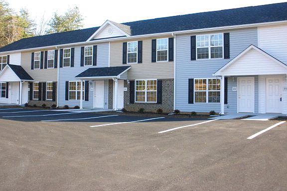 2nd image of 210-220 Thunderbird Cir