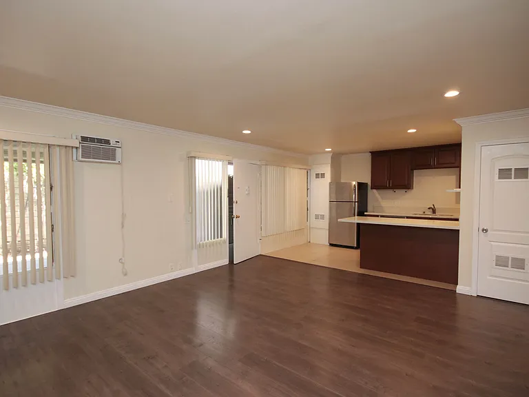 203 S Madison Ave #10 — Photo 5