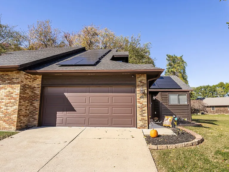 892 Lester Ave — Photo 26
