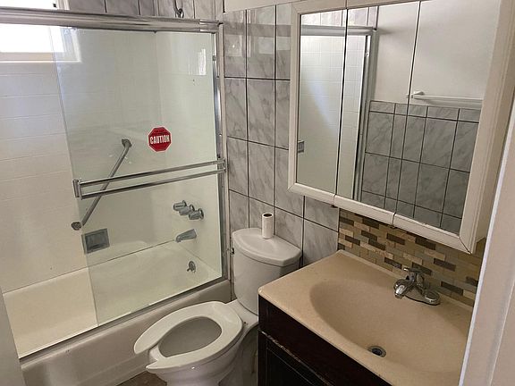 3rd image of 852 S Lorraine Blvd #6