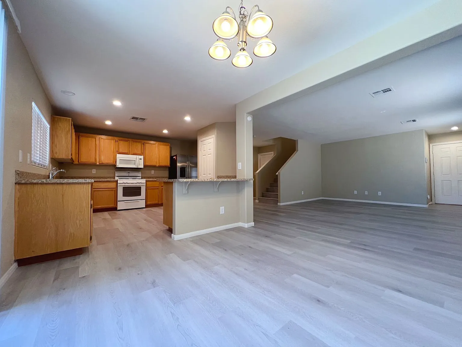 3 bed, 1675 sqft, $2,200 — Photo 2