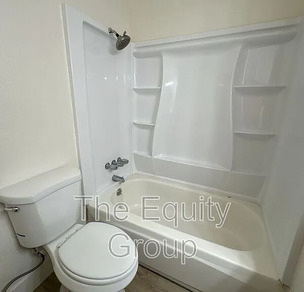 2113 W Inyo Ave — Photo 13
