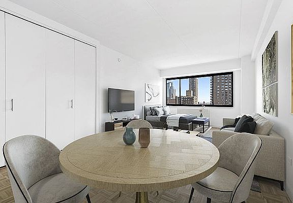 4th image of 200 E 87th St APT 10-B