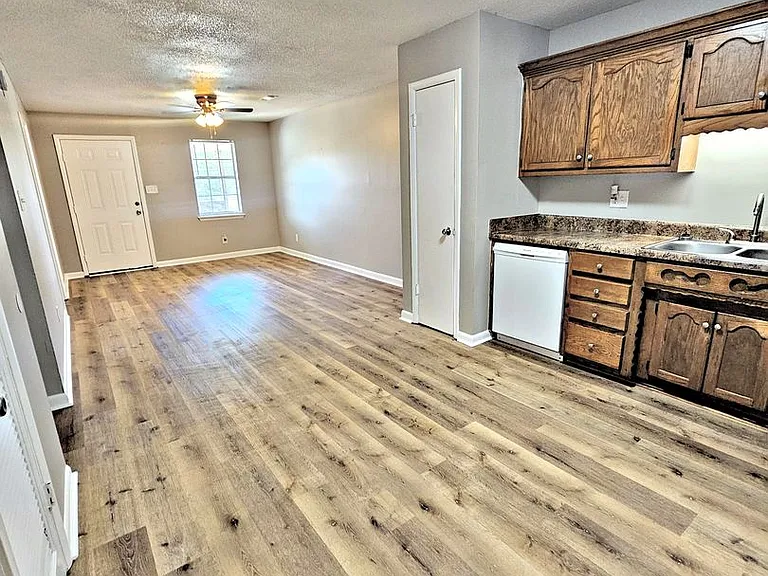 228-304 Cedar Lake Pl SW — Photo 6