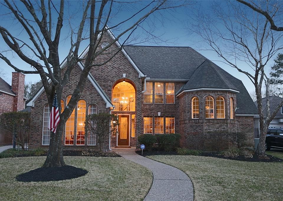 Welcome to your new home at 5922 Center Court Dr!