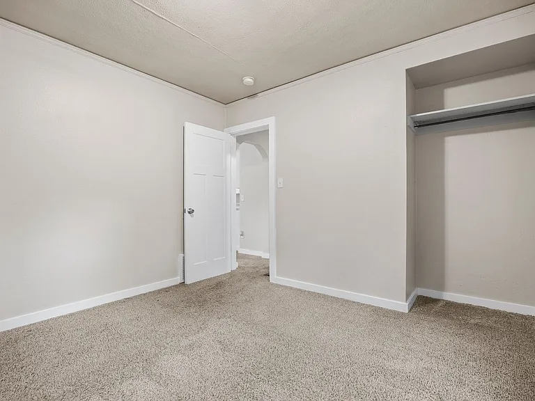 2900 Oxford St — Photo 6