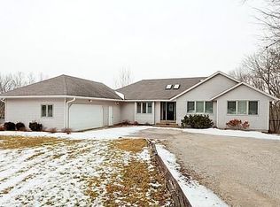 2241 Wooden Acres Dr, Muscatine, IA 52761