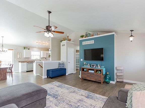 5th image of 54424 Pleasant Valley Dr