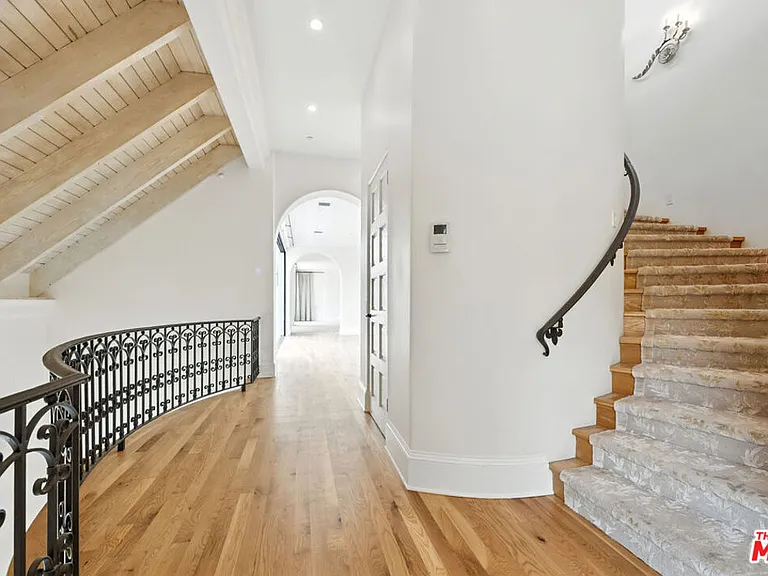 1675 N Woods Dr — Photo 32