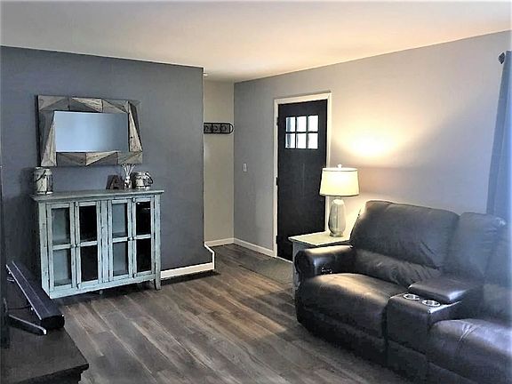 4th image of 10 Somerset Ln