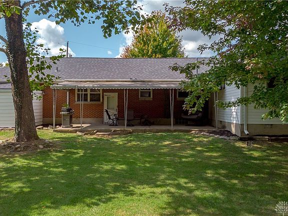 4th image of 28 Wrenwood Dr