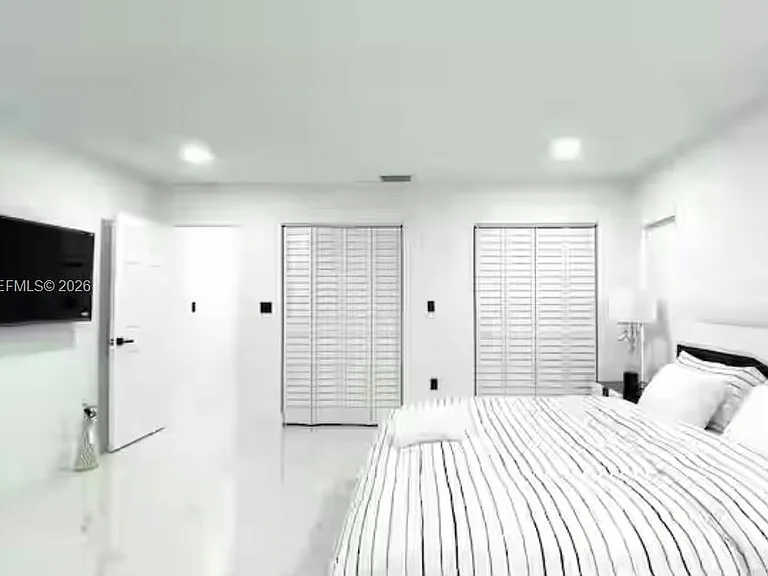301 SW 136th Ct — Photo 10