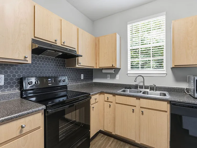 737 Woodland Creek Way — Photo 11