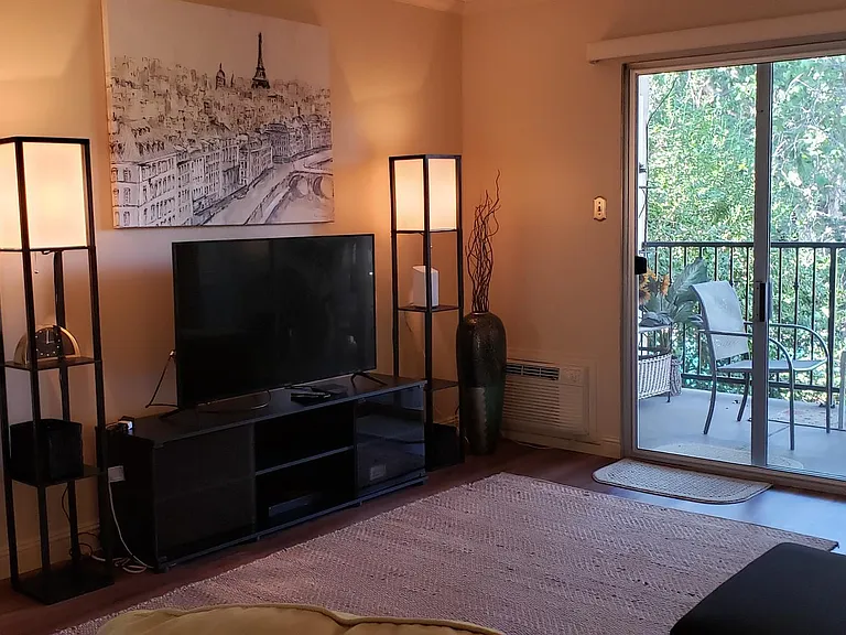 1470 Creekside Dr — Photo 2