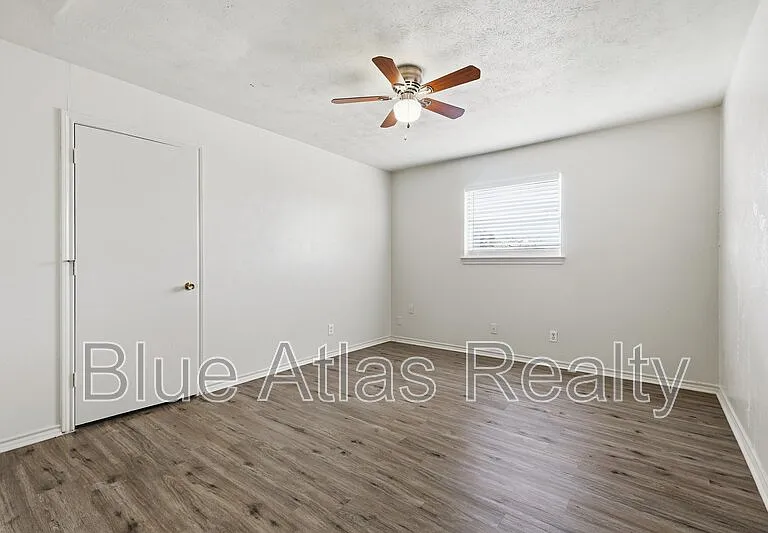 704 Skyline Dr — Photo 16