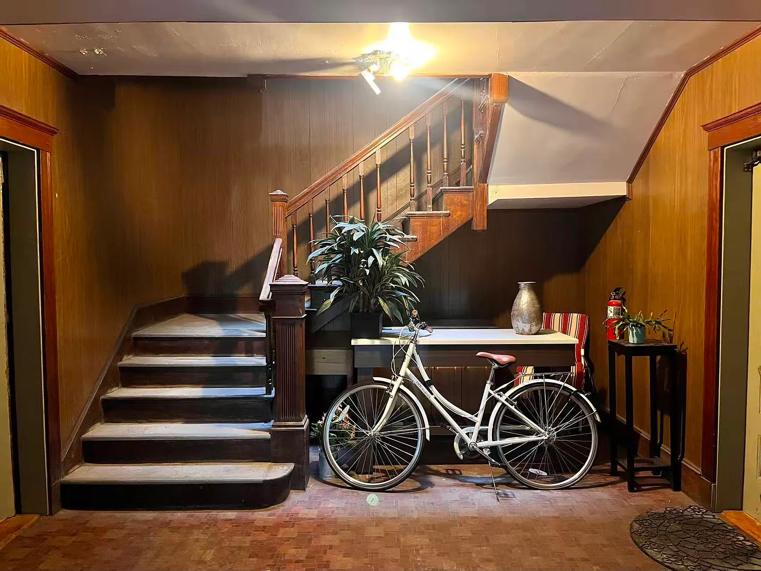 3 bed, 1350 sqft, $3,700 — Photo 3