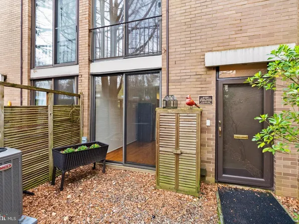 11465 Washington Plz W, Reston, VA 20190