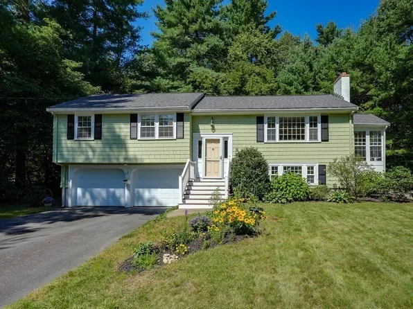 8 Hillcrest Rd, Medfield, MA 02052