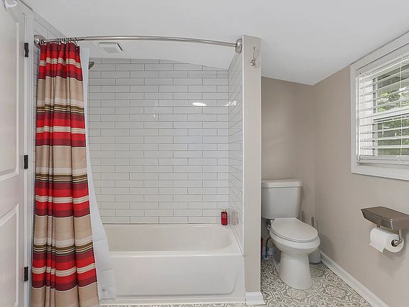 5th image of 404 E 41st St