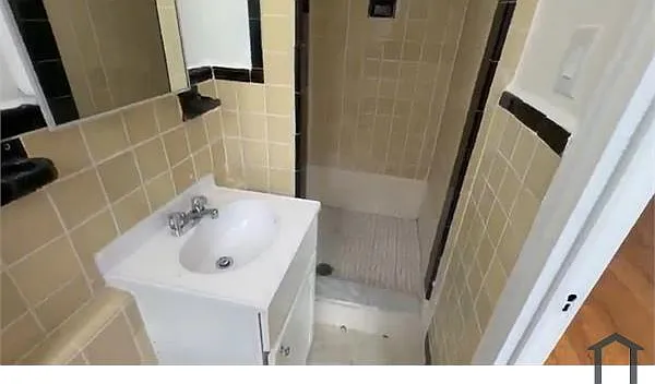 2 bed, $2,816 — Photo 3