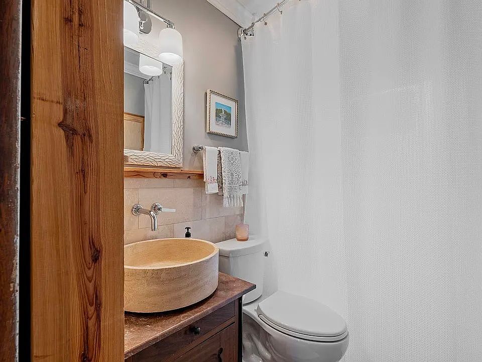 1st image of 119 Lanneau Dr #1