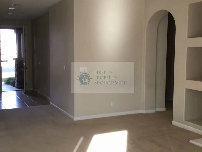 2045 Lombardy Ct — Photo 3