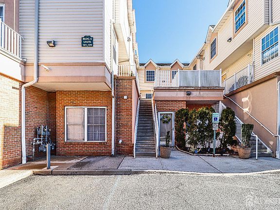 5th image of 105 Adamecs Way