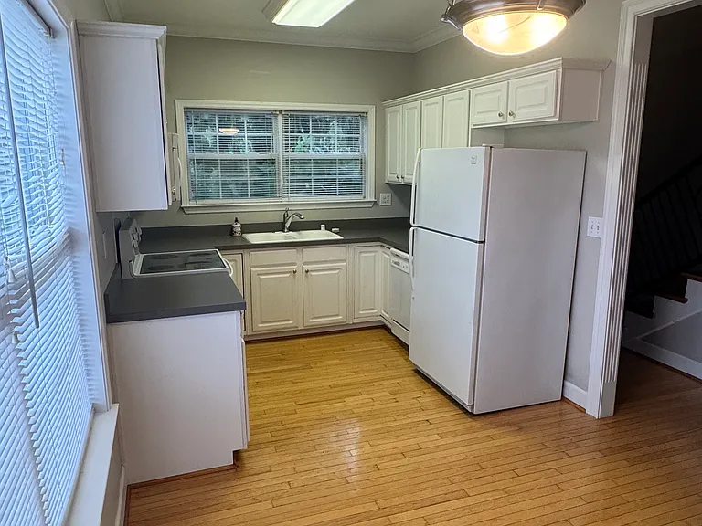 733 W High St — Photo 15