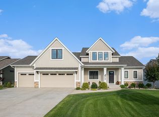 4733 W Lake Dr, Holland, MI 49423