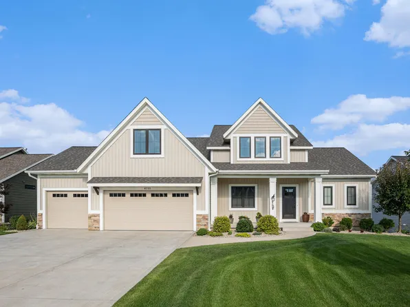 4733 W Lake Dr, Holland, MI 49423