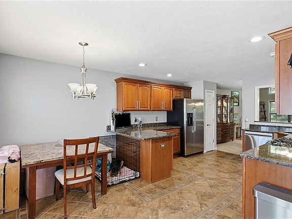5th image of 24 Silver Pines Blvd