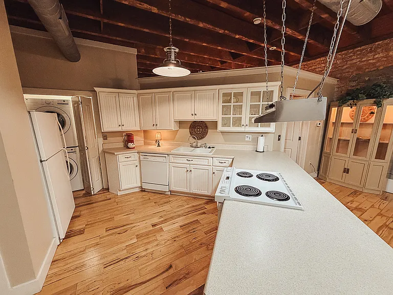103 Court Sq #6 — Photo 15