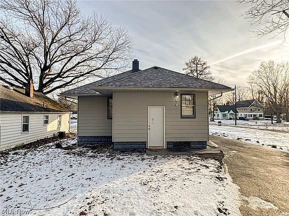 3rd image of 196 Maywood Dr