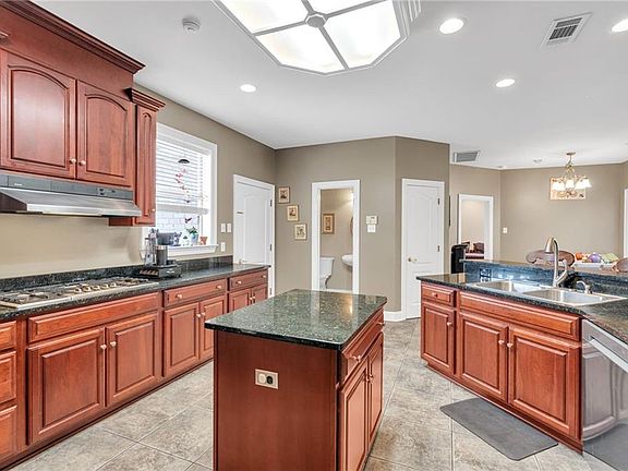 3rd image of 5138 Orleans Way