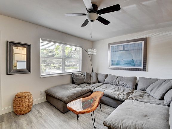 5th image of 623 NE 6th Ct APT B