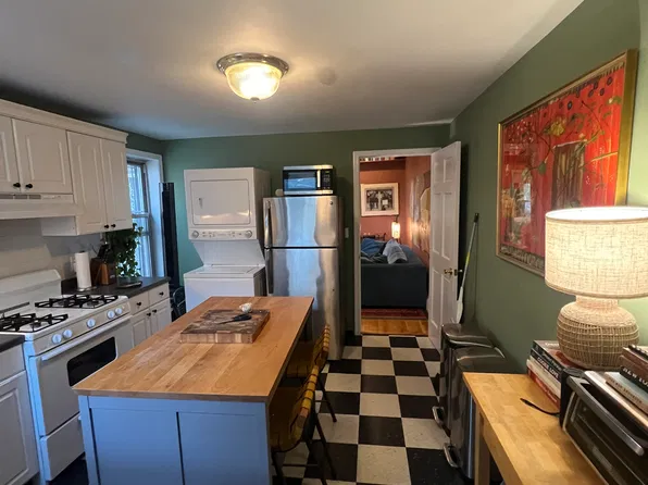 225 Devoe Street image 1 of 11