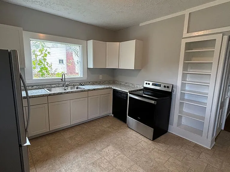 2337 E 5th Ave — Photo 15