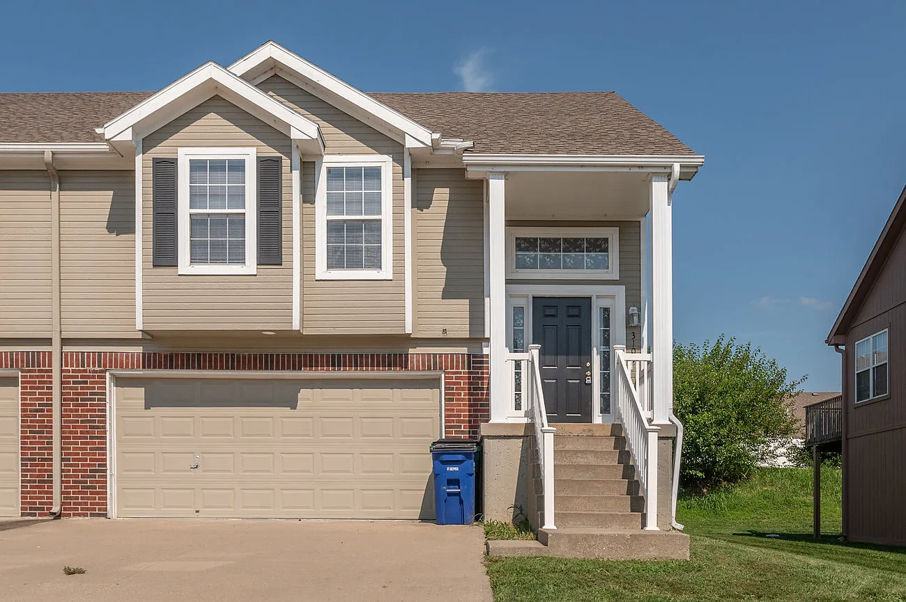 3019 Eagle Ridge Dr — Photo 1
