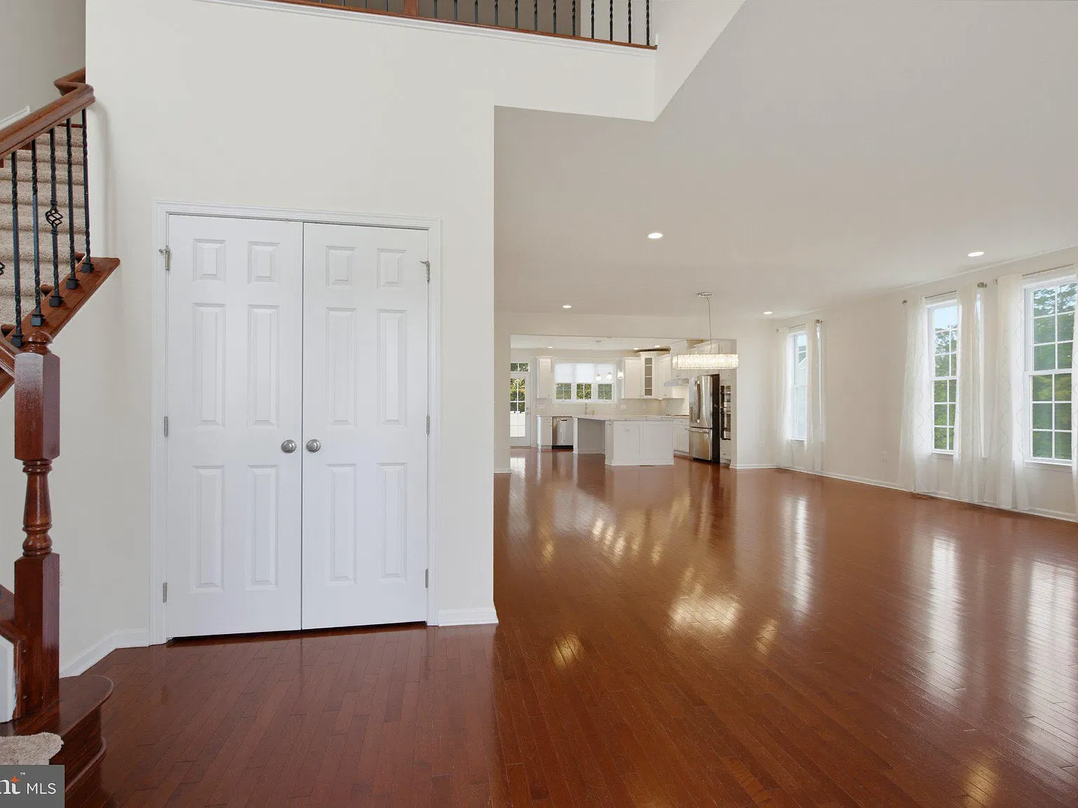 4 bed, 5.0 bath, 4958 sqft, $4,690 — Photo 3
