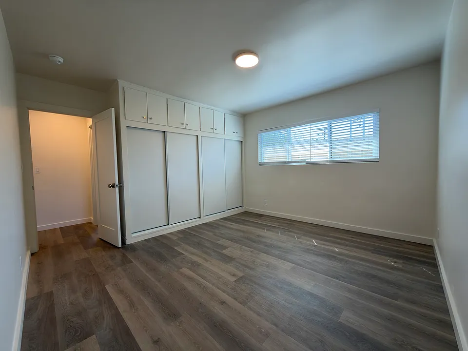 111 N La Cumbre Rd