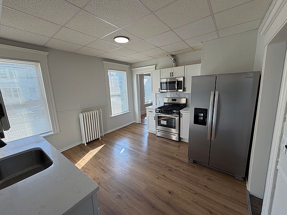 3rd image of 448 Wood Ave Unit 1
