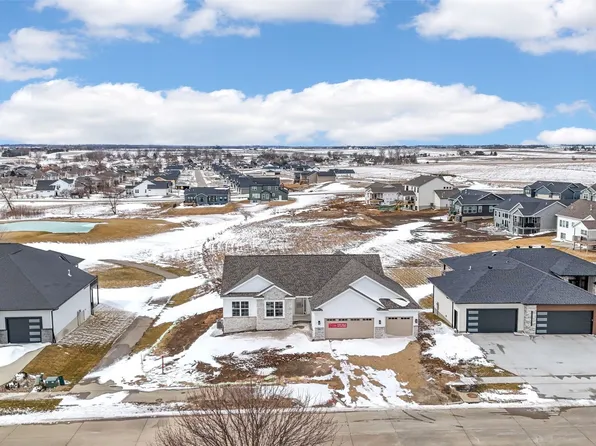 7052 Stags Leap Ln, Marion, IA 52302