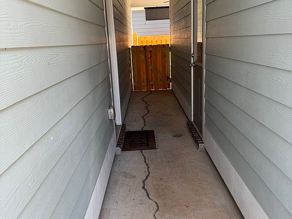 4th image of 340 Lakeridge Dr