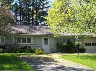 35 Wexford Rd, Syracuse, NY 13214