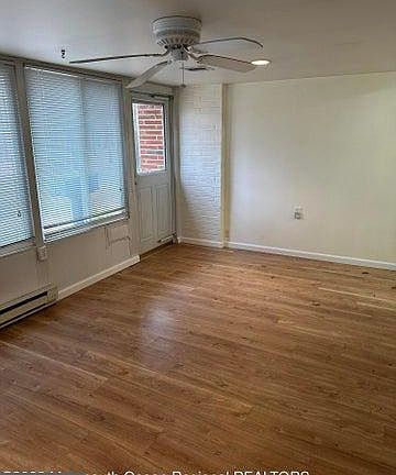 3rd image of 625 Huntington Dr #B