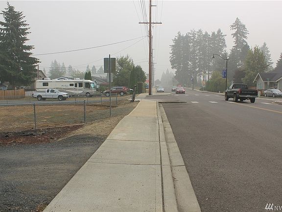 2nd image of 706A 2nd Ave NE