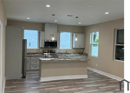 3 bed, 1900 sqft, $2,700 — Photo 2