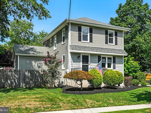 4th image of 267 Harvard Ave