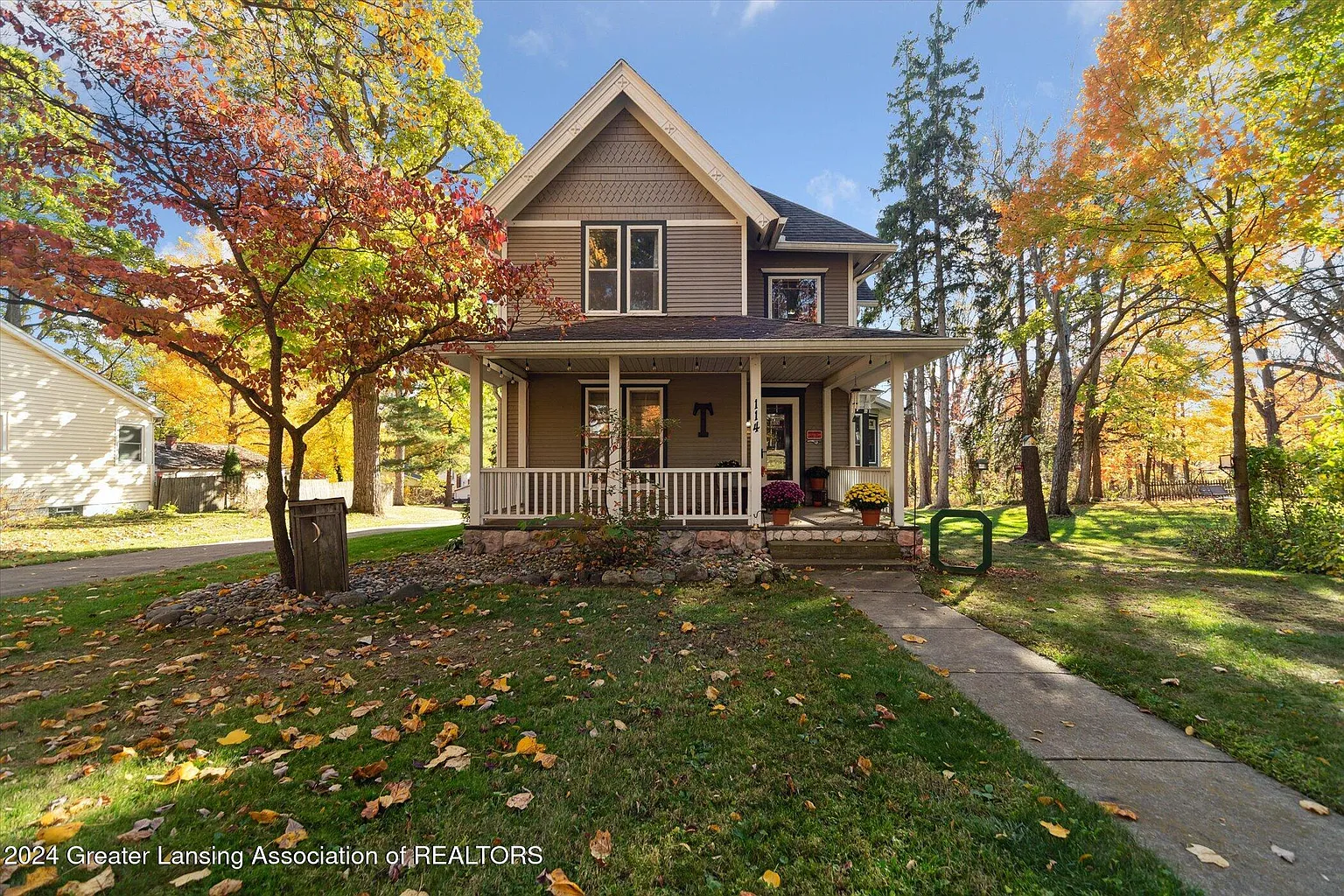 114 Yale St photo 1