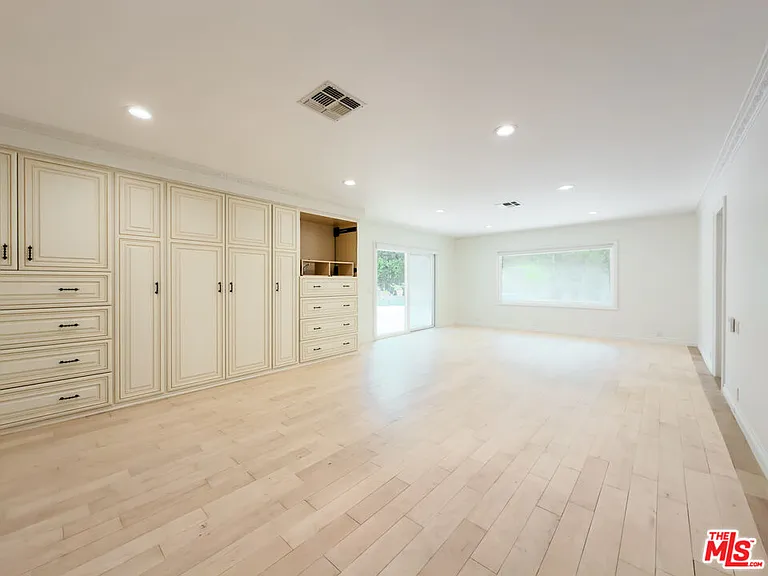 1094 Garden Ln — Photo 20